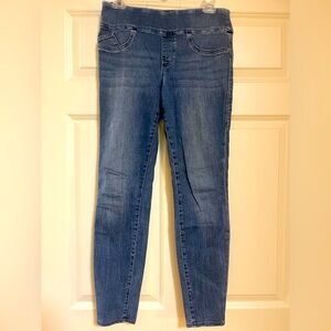Rock & Republic Fever Pull-on jeans/jeggings. Medium wash.  size 8.